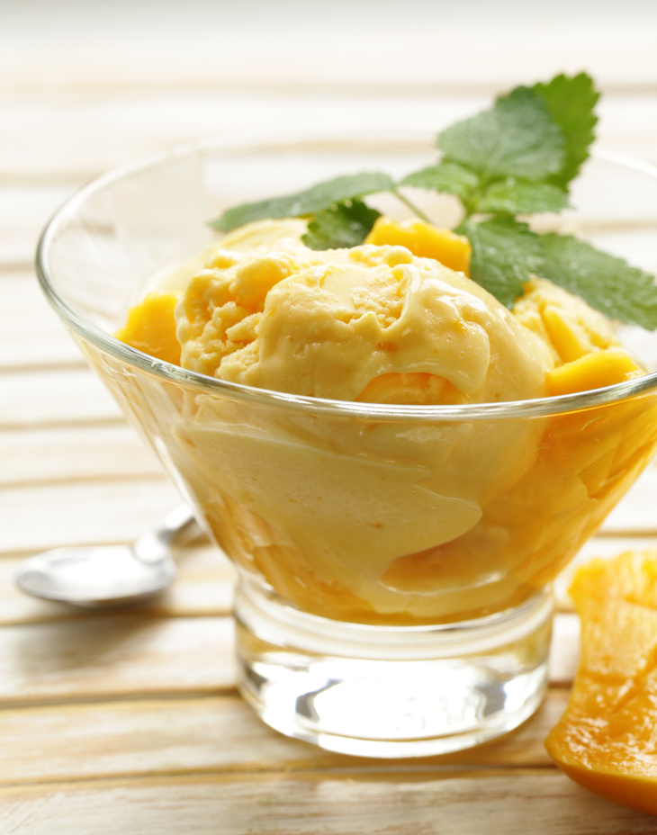 Homemade Natural Ice Cream with Mango